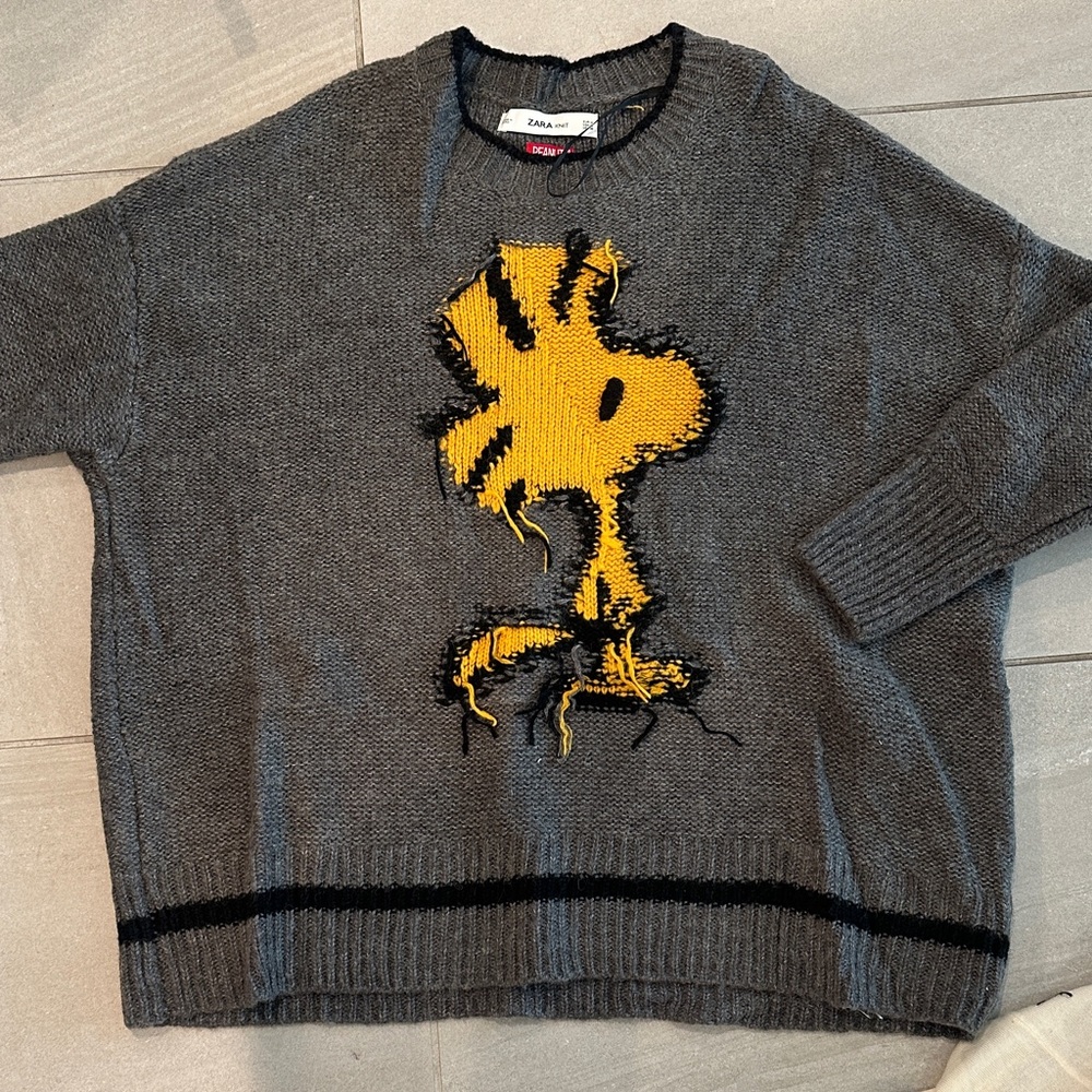 Zara Peanuts Snoopy Gray Sweater